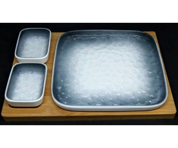 Керамическая посуда для подачи суши и роллов три тарелки на деревянной подставке Olens